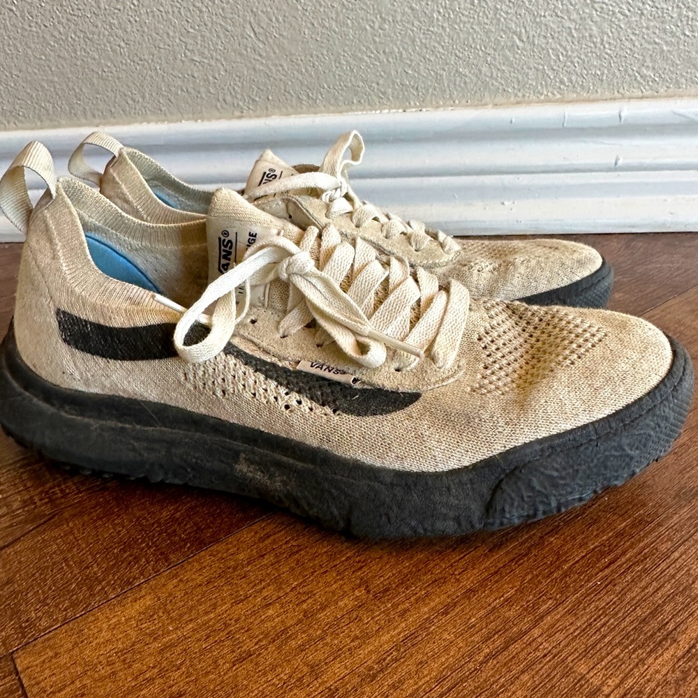 VANS ULTRARANGE VR3! Size 8 women! Wore a few times! Greta shape! Very comfy